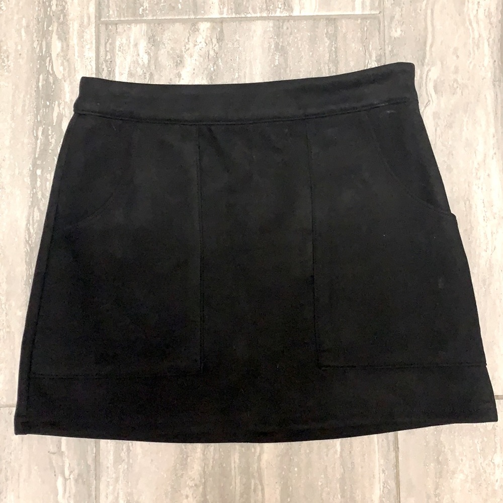 Black suede mid rise skirt with pockets